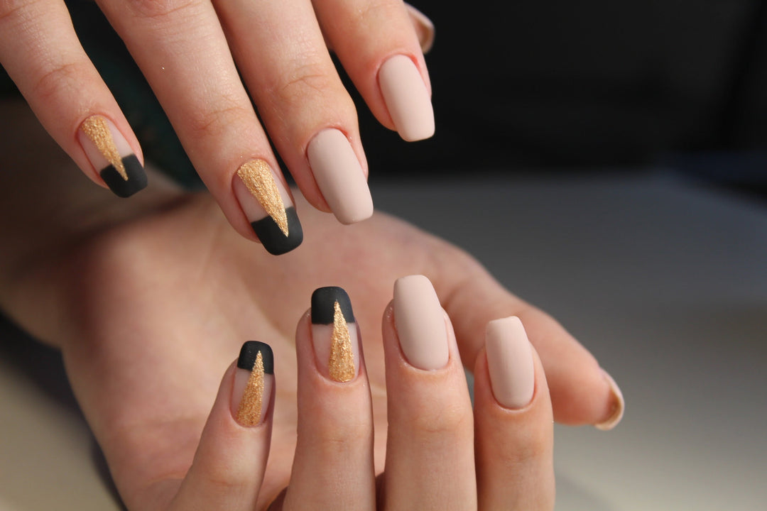 Nail art op een verzorgde hand